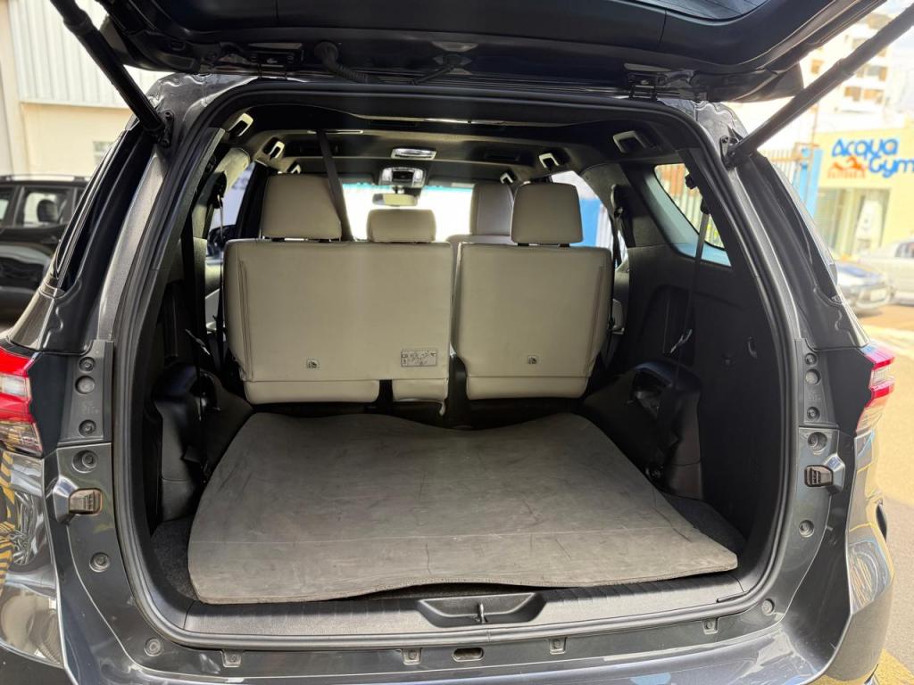 TOYOTA Hilux SW4 - Foto