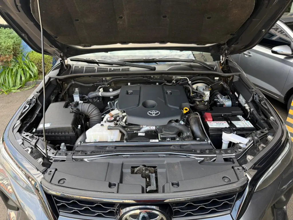 TOYOTA Hilux SW4 - Foto