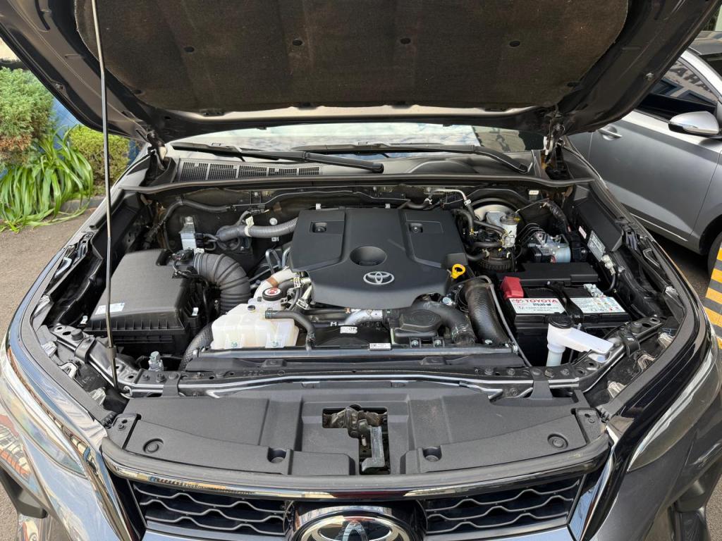 TOYOTA Hilux SW4 - Foto