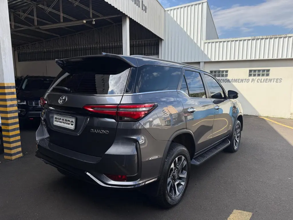 TOYOTA Hilux SW4 - Foto