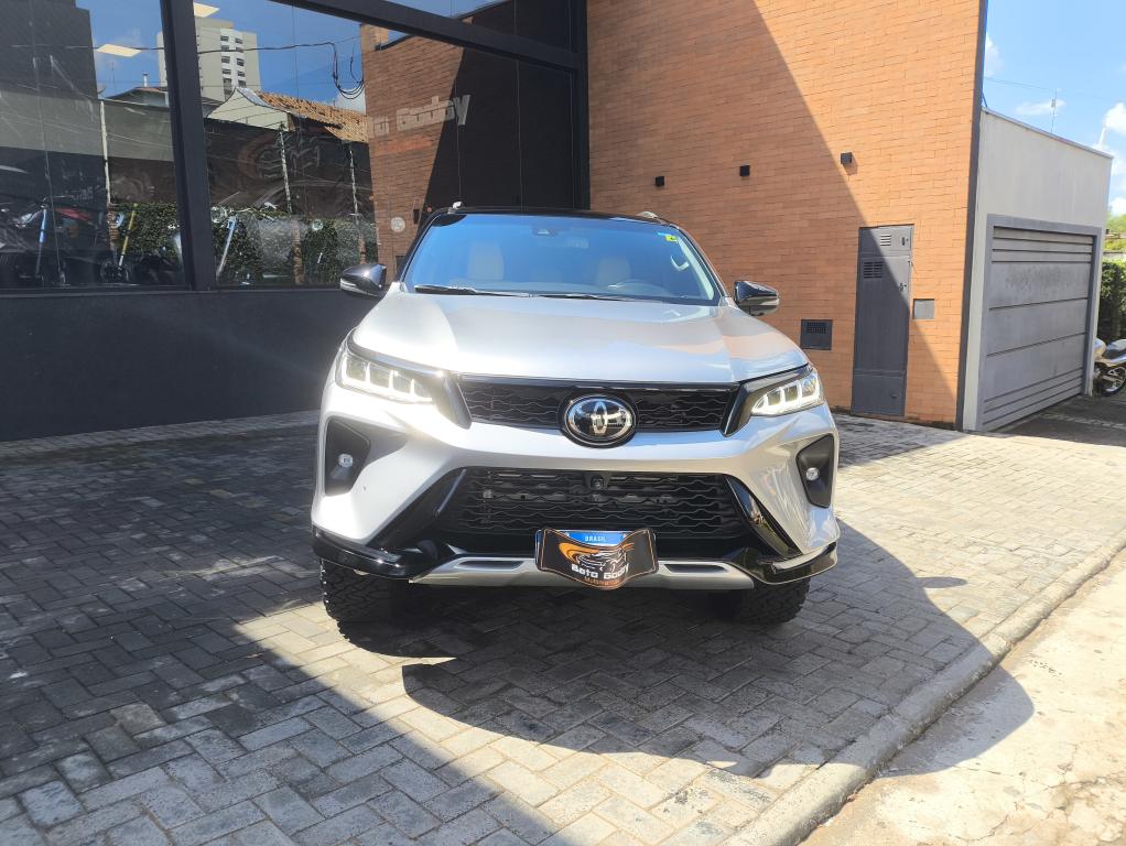 TOYOTA Hilux SW4