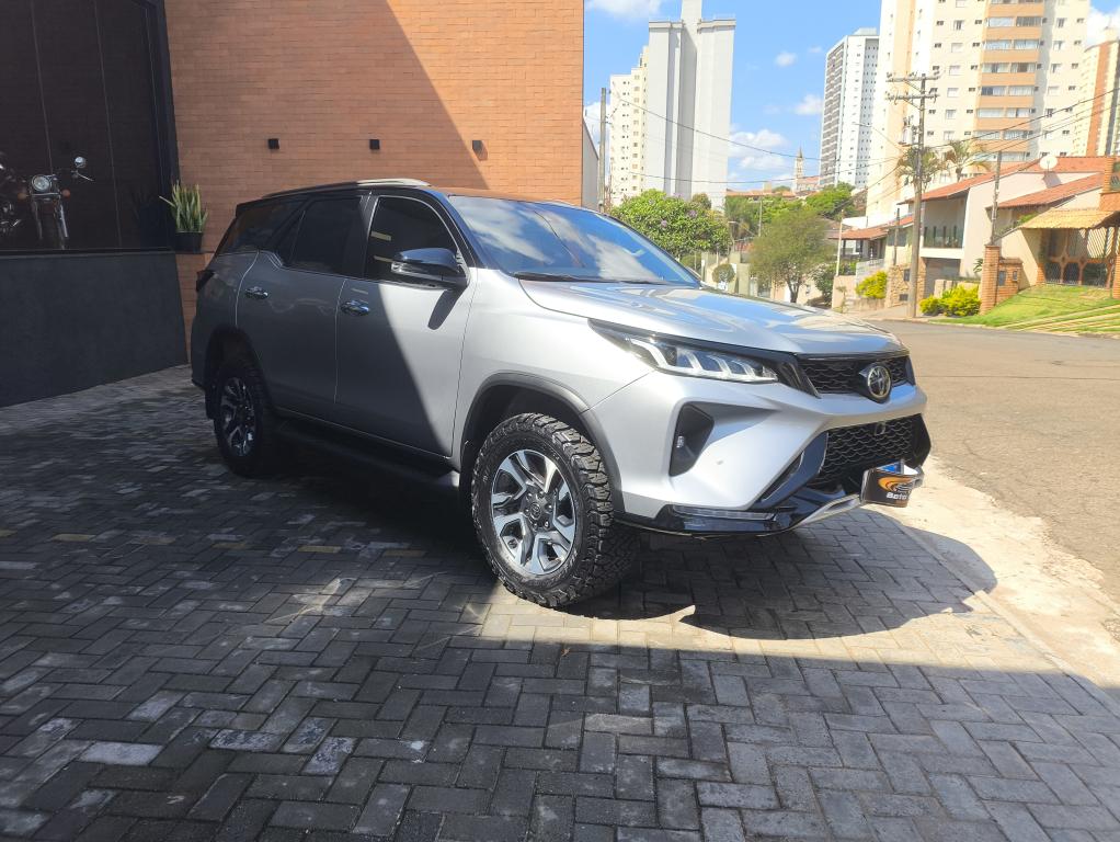 TOYOTA Hilux SW4 - Foto