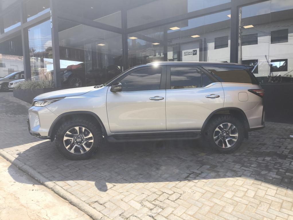 TOYOTA Hilux SW4 - Foto