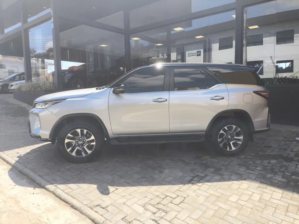 TOYOTA Hilux SW4 - Foto