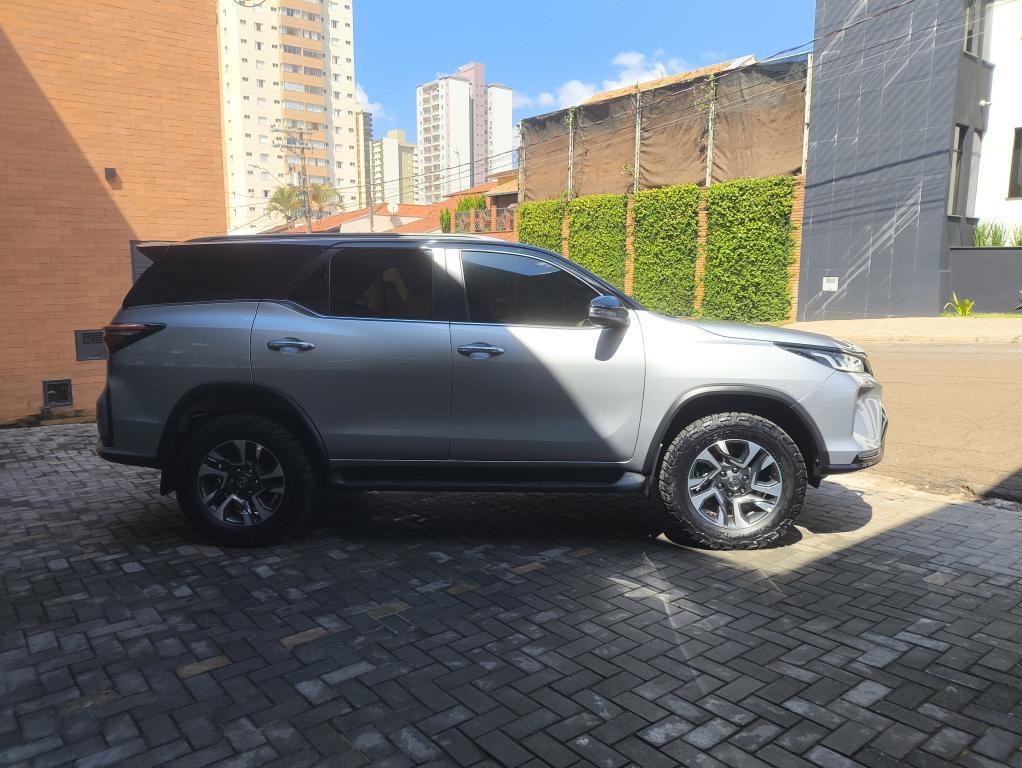 TOYOTA Hilux SW4 - Foto