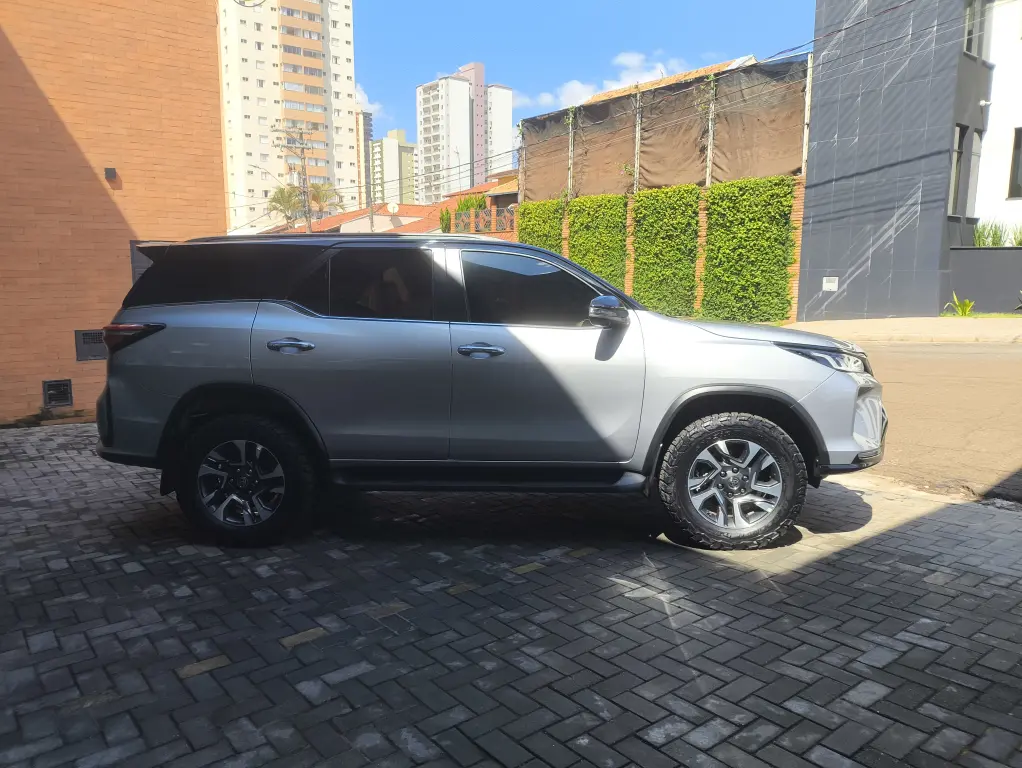 TOYOTA Hilux SW4 - Foto
