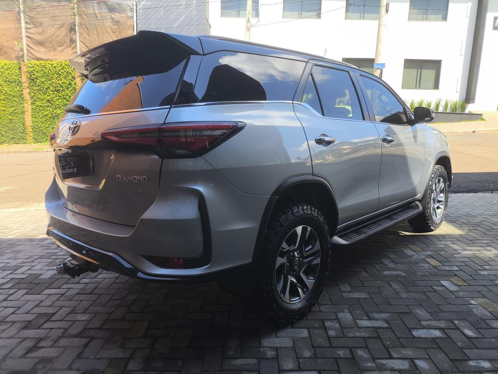 TOYOTA Hilux SW4 - Foto