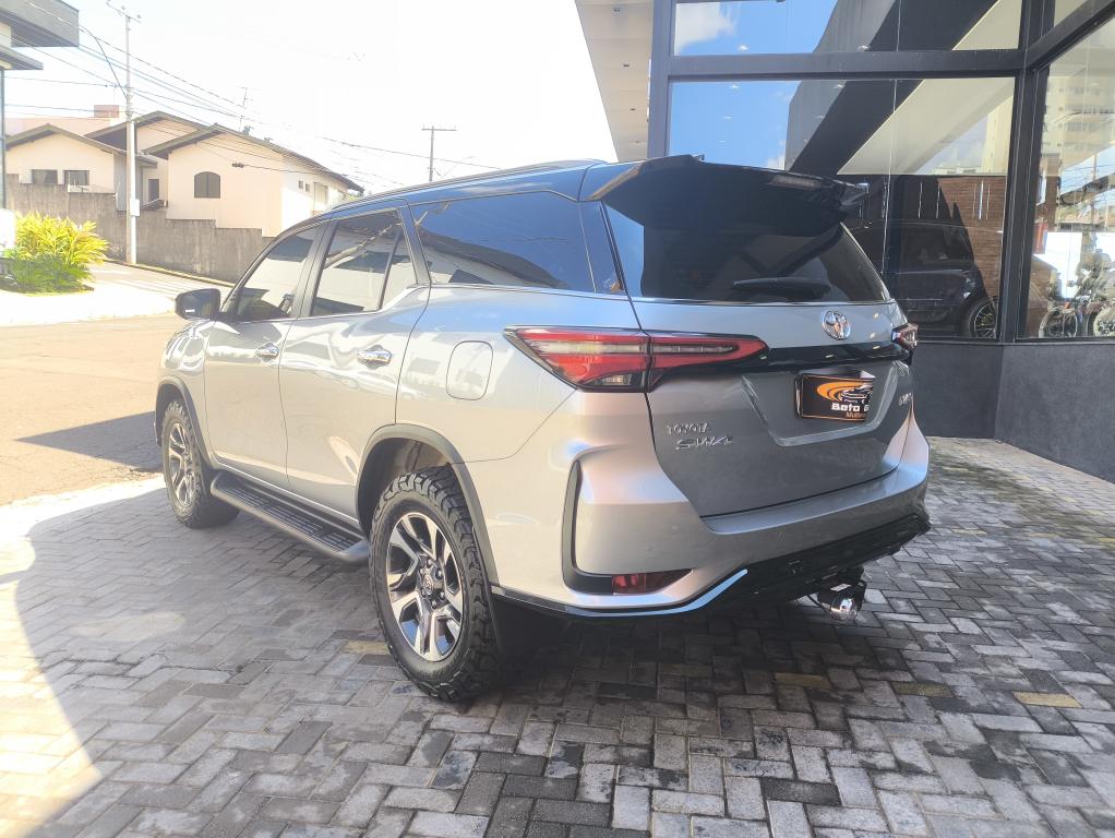 TOYOTA Hilux SW4 - Foto