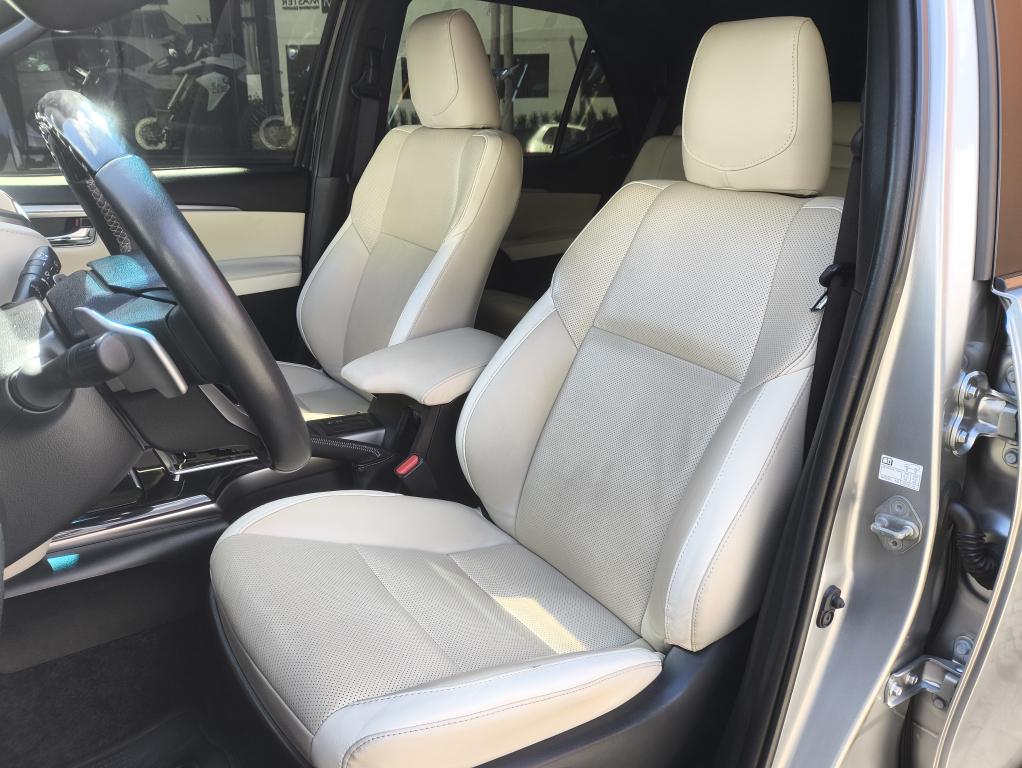 TOYOTA Hilux SW4 - Foto
