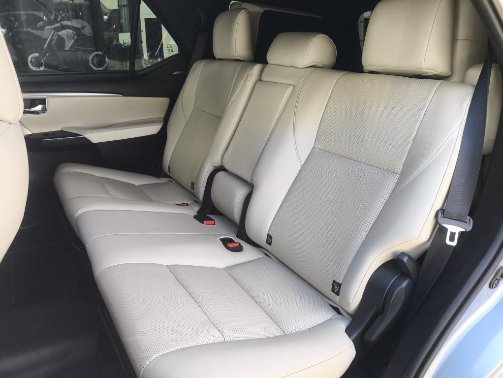 TOYOTA Hilux SW4 - Foto