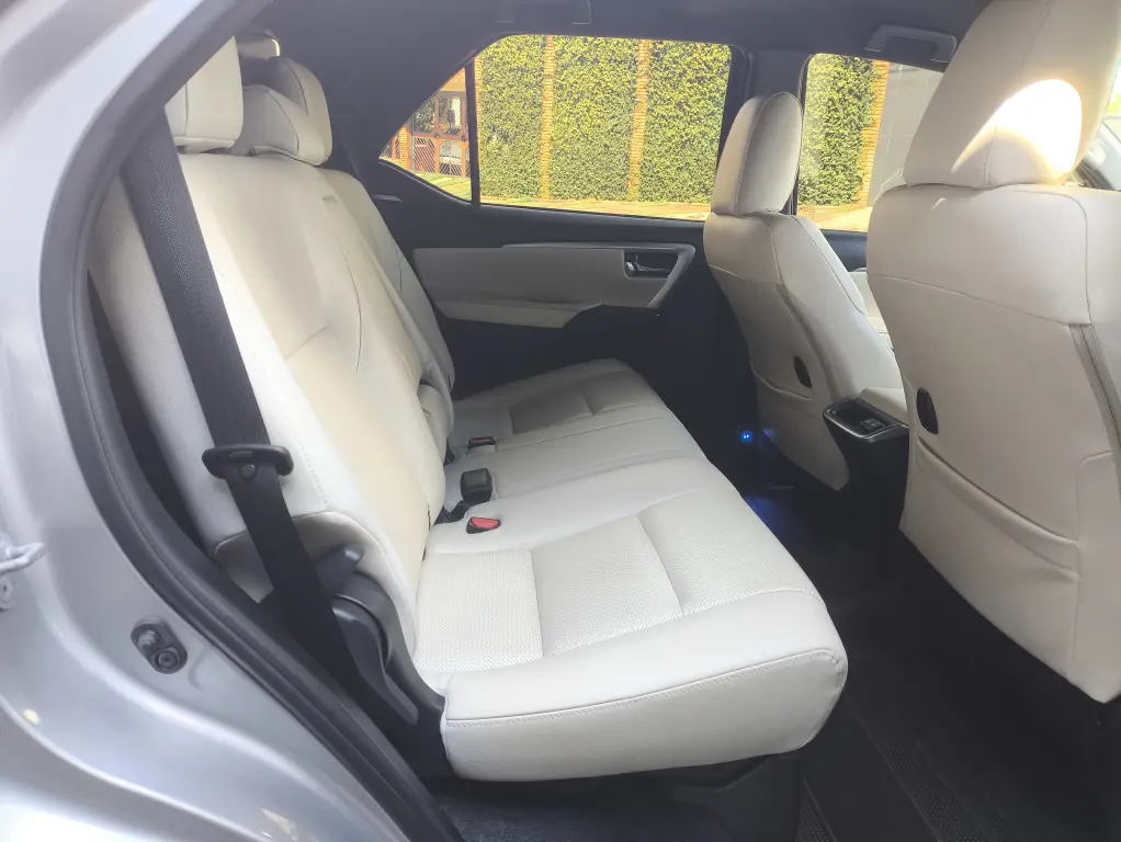 TOYOTA Hilux SW4 - Foto