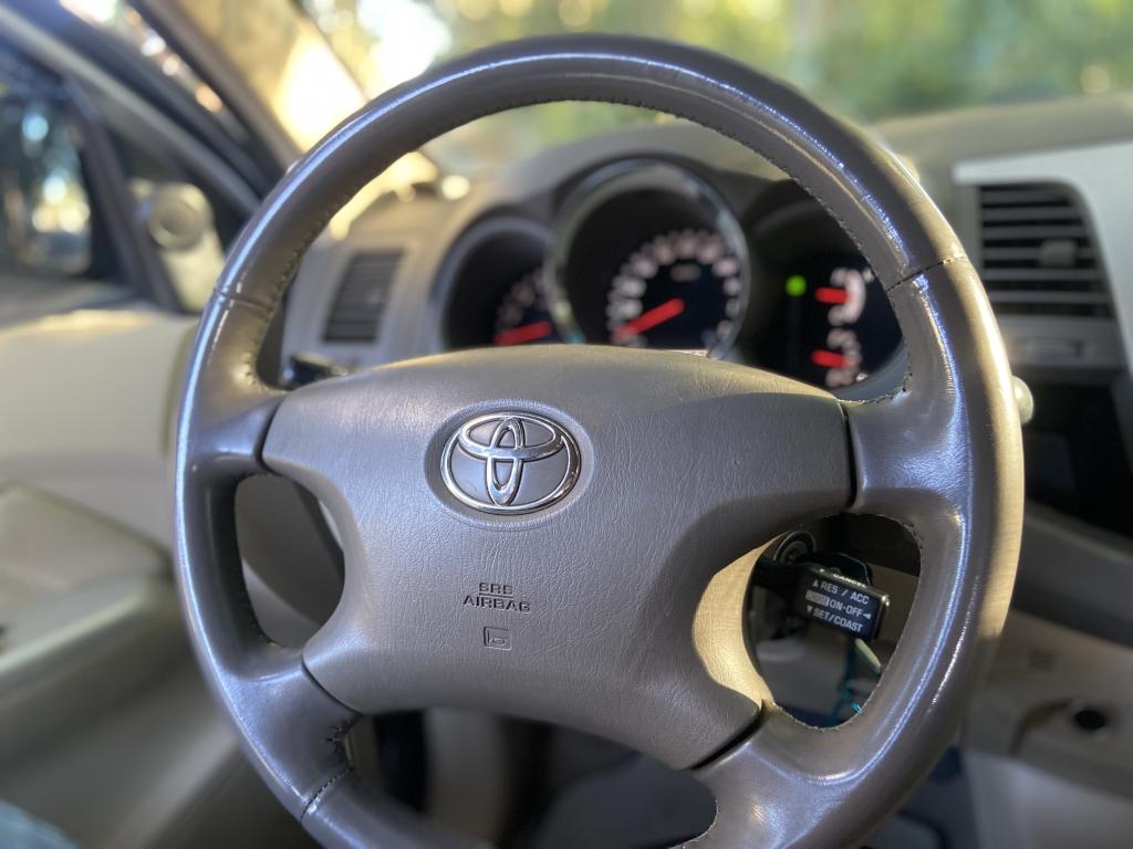 TOYOTA Hilux SW4 - Foto