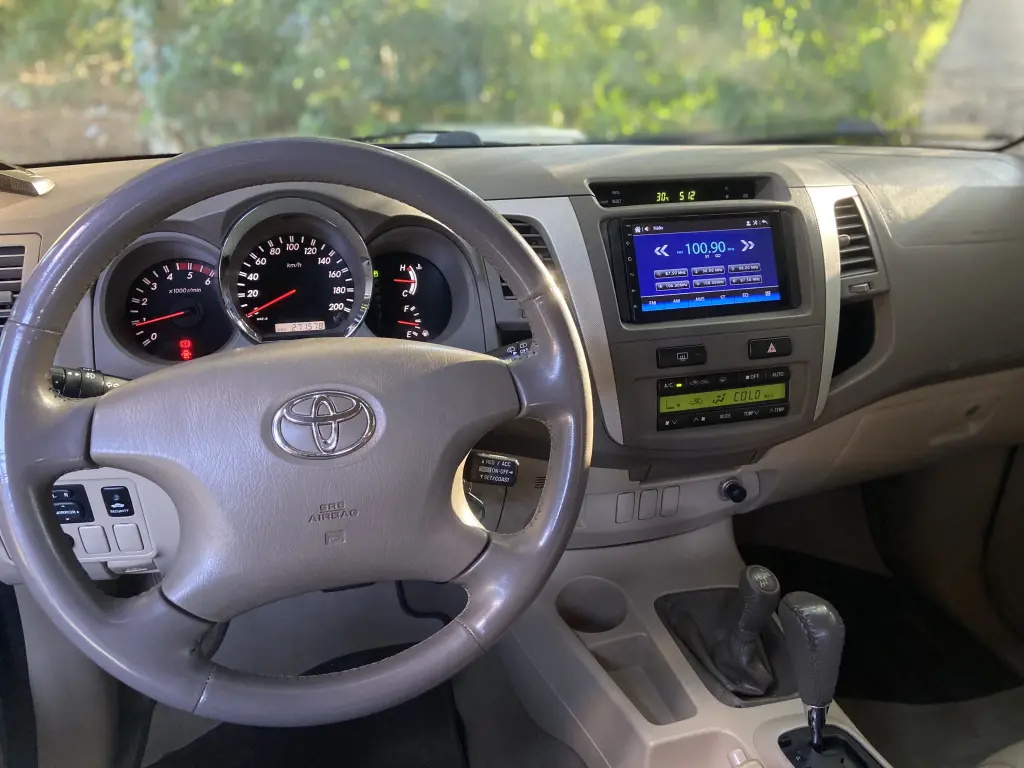 TOYOTA Hilux SW4 - Foto