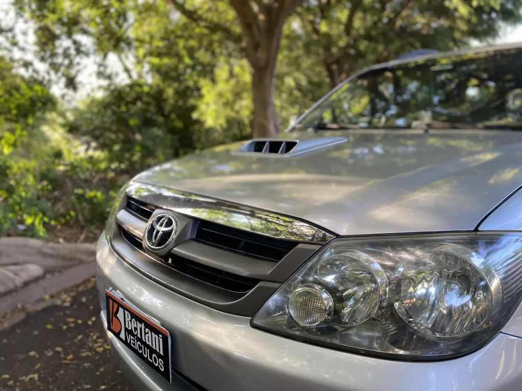 TOYOTA Hilux SW4 - Foto