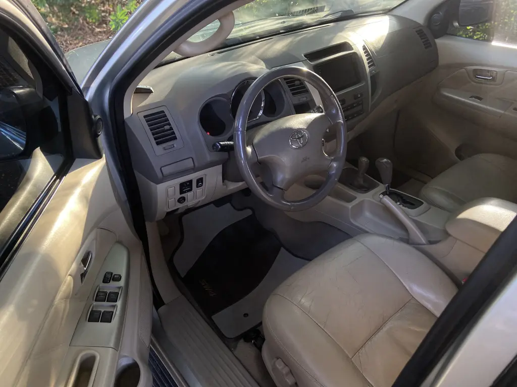 TOYOTA Hilux SW4 - Foto