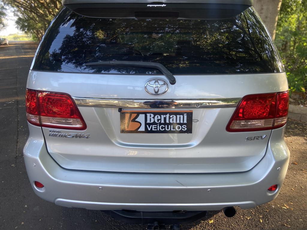 TOYOTA Hilux SW4 - Foto