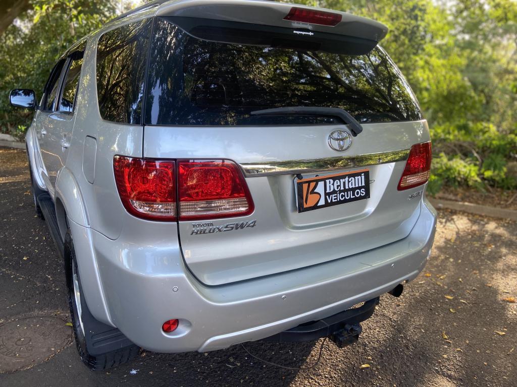 TOYOTA Hilux SW4 - Foto