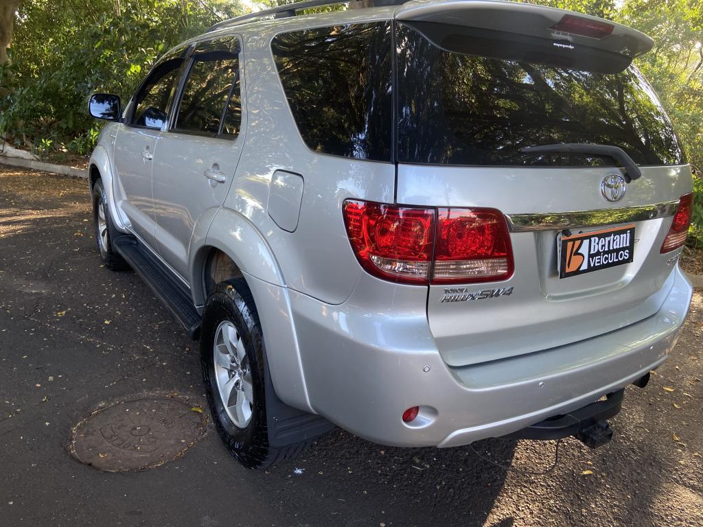 TOYOTA Hilux SW4 - Foto