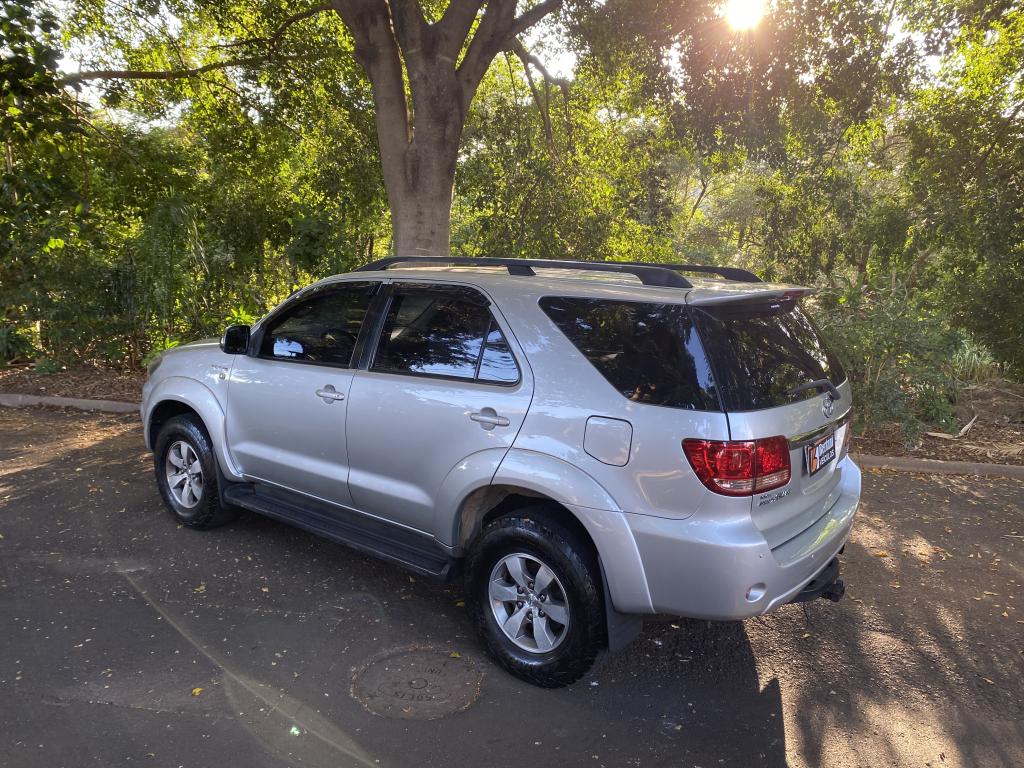 TOYOTA Hilux SW4 - Foto