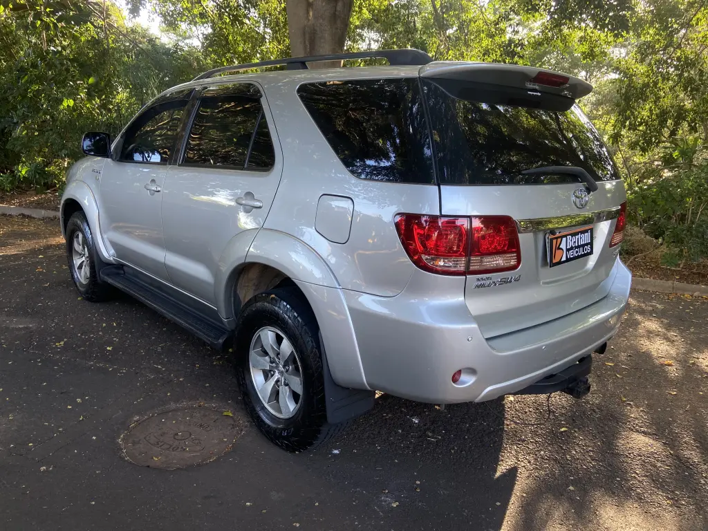 TOYOTA Hilux SW4 - Foto