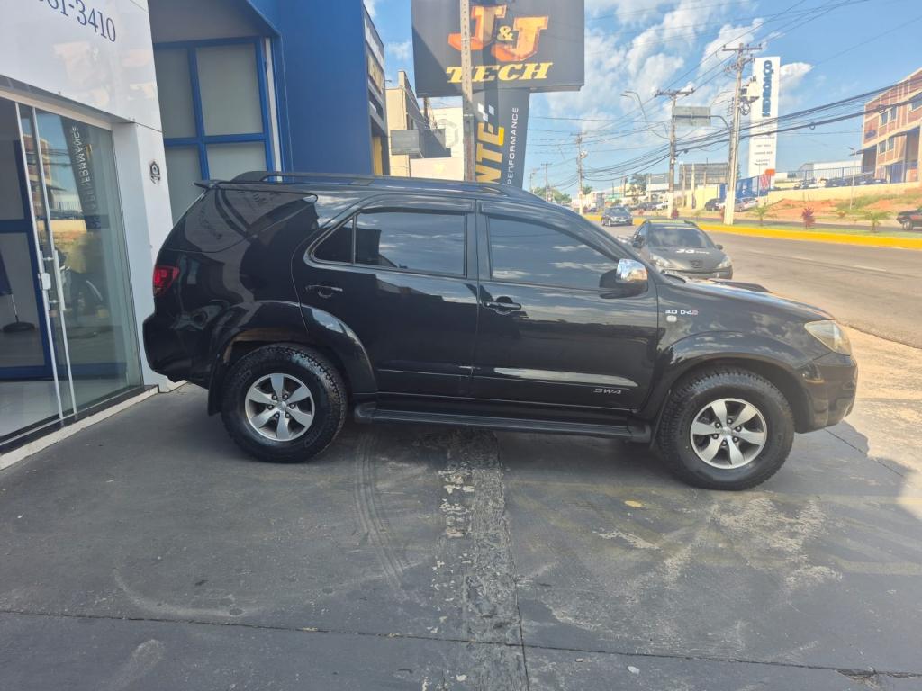 TOYOTA Hilux SW4 - Foto