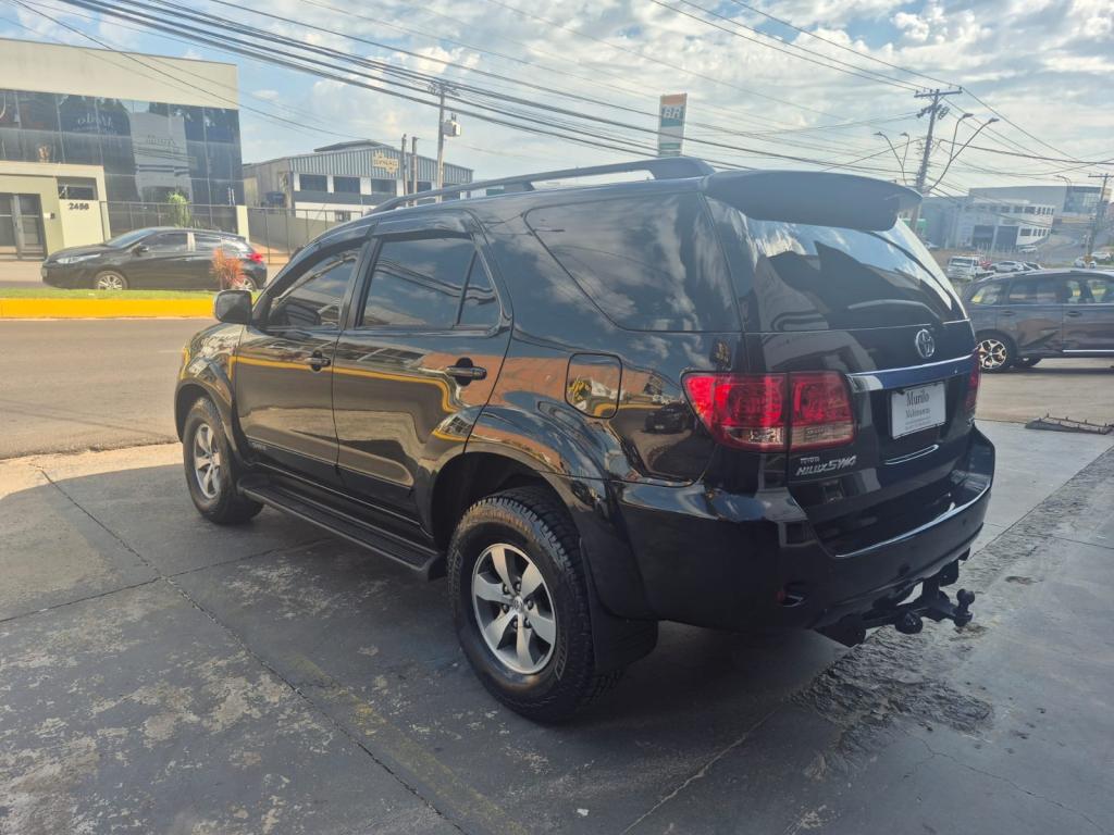 TOYOTA Hilux SW4 - Foto