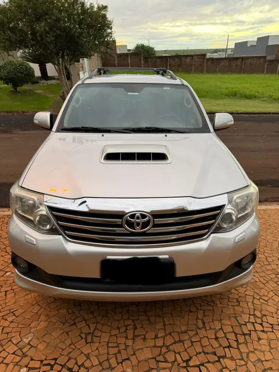 TOYOTA Hilux SW4