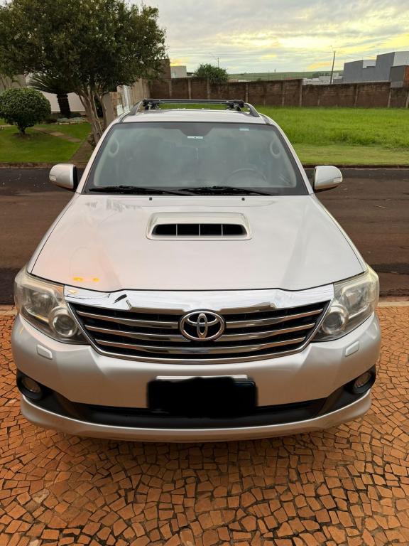 TOYOTA Hilux SW4 - Foto