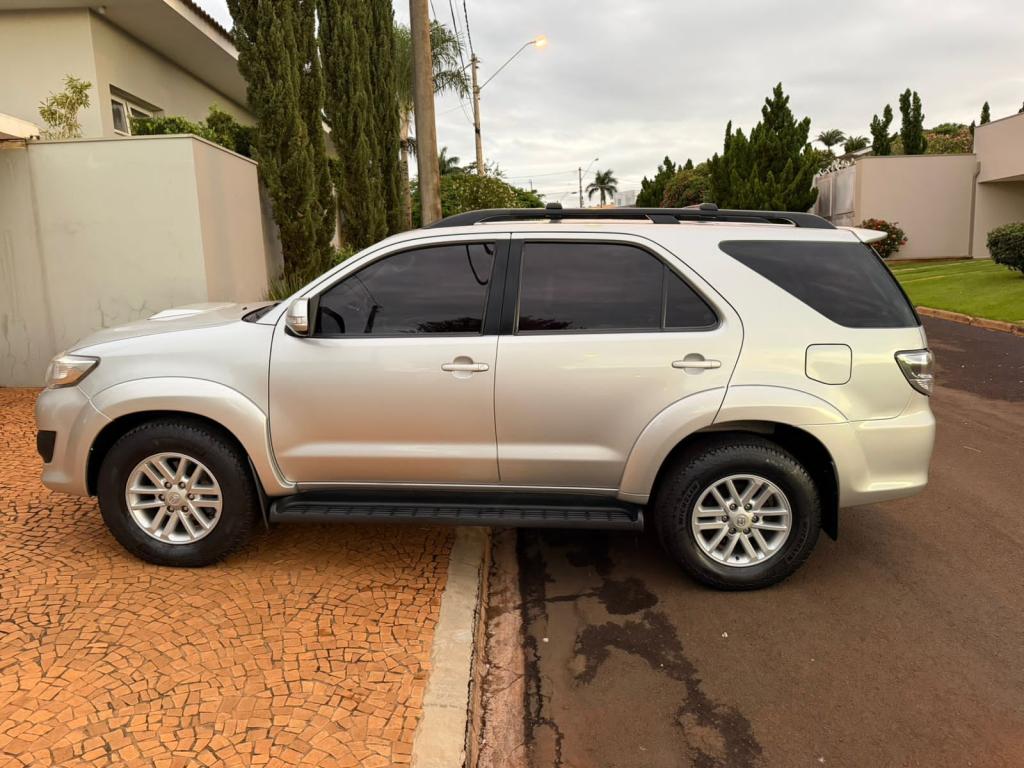 TOYOTA Hilux SW4 - Foto