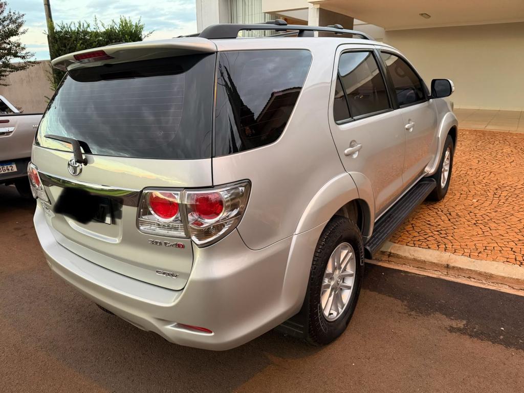 TOYOTA Hilux SW4 - Foto