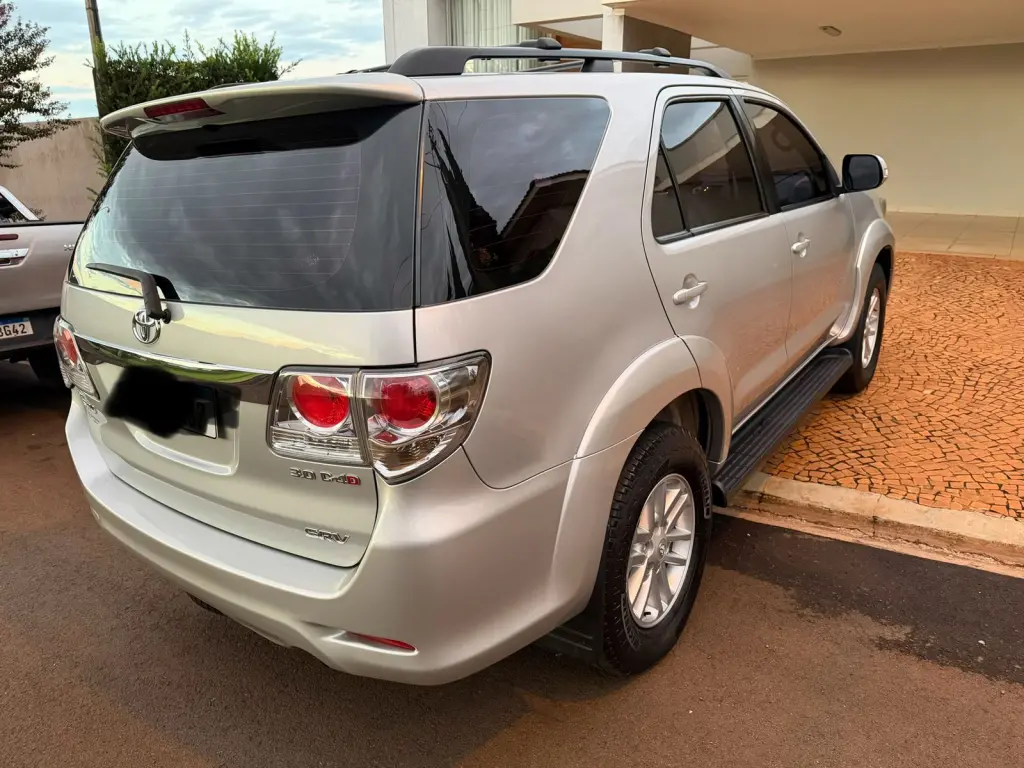 TOYOTA Hilux SW4 - Foto