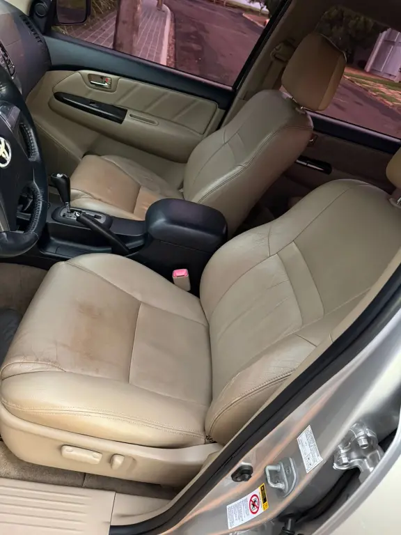 TOYOTA Hilux SW4 - Foto