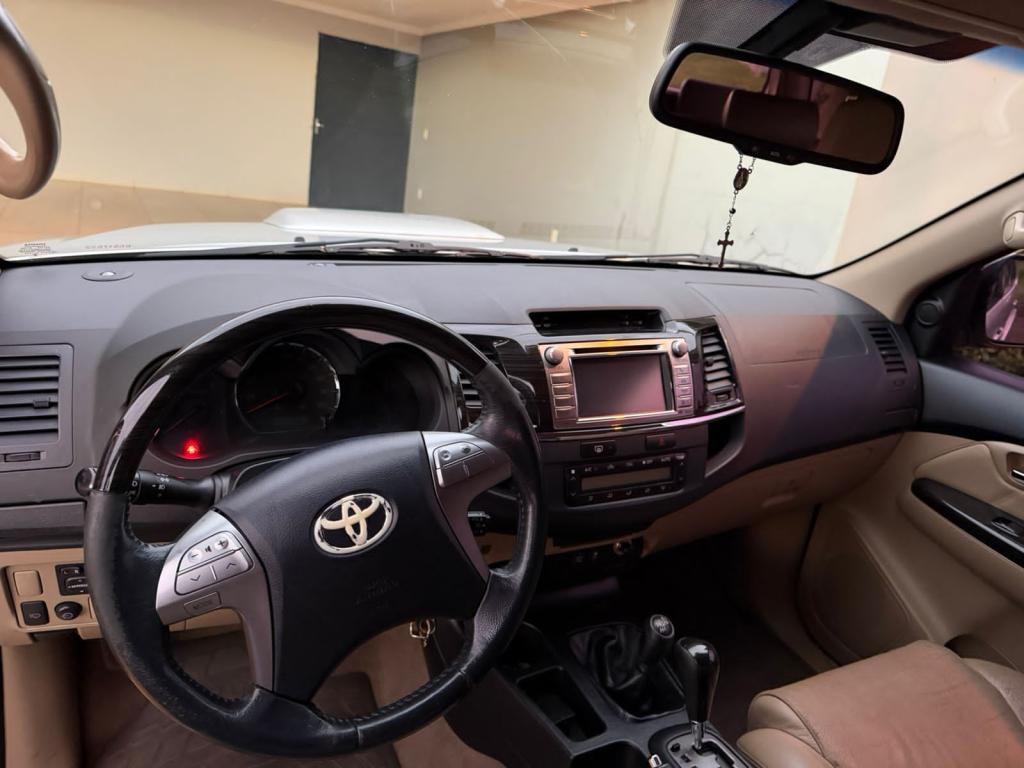 TOYOTA Hilux SW4 - Foto