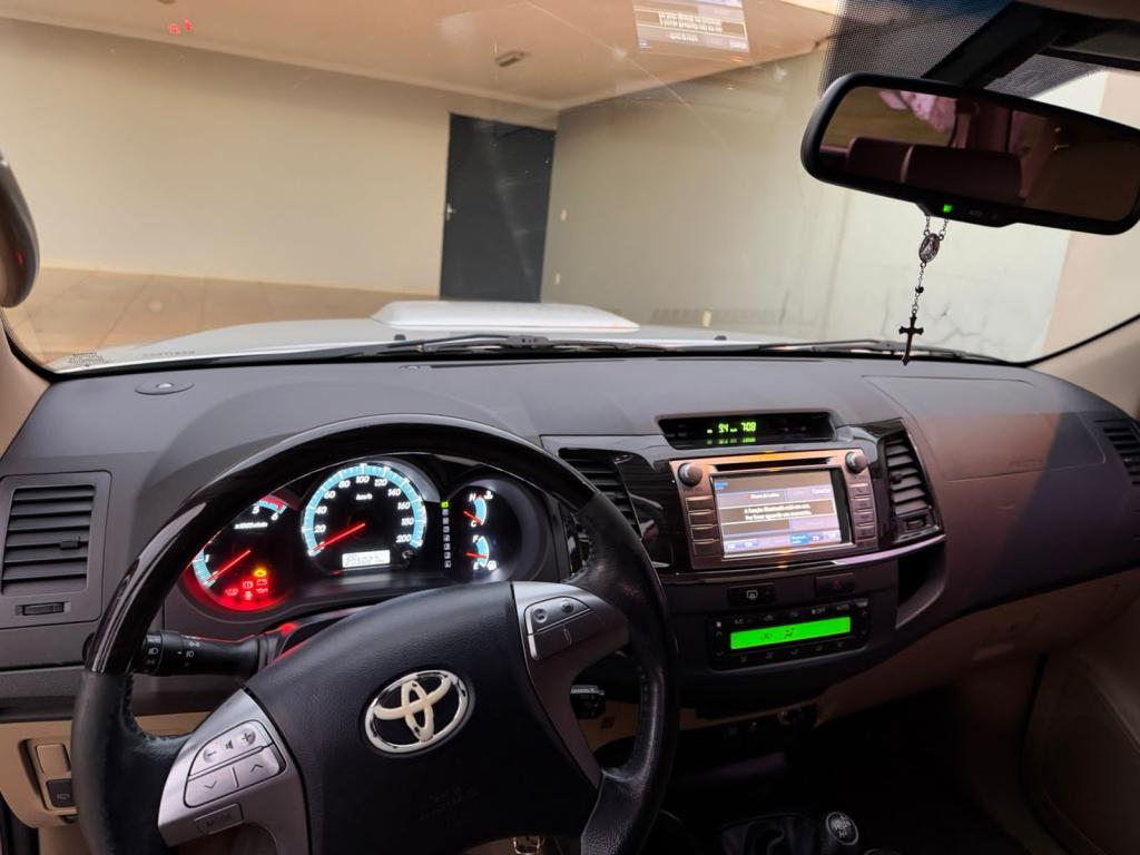 TOYOTA Hilux SW4 - Foto