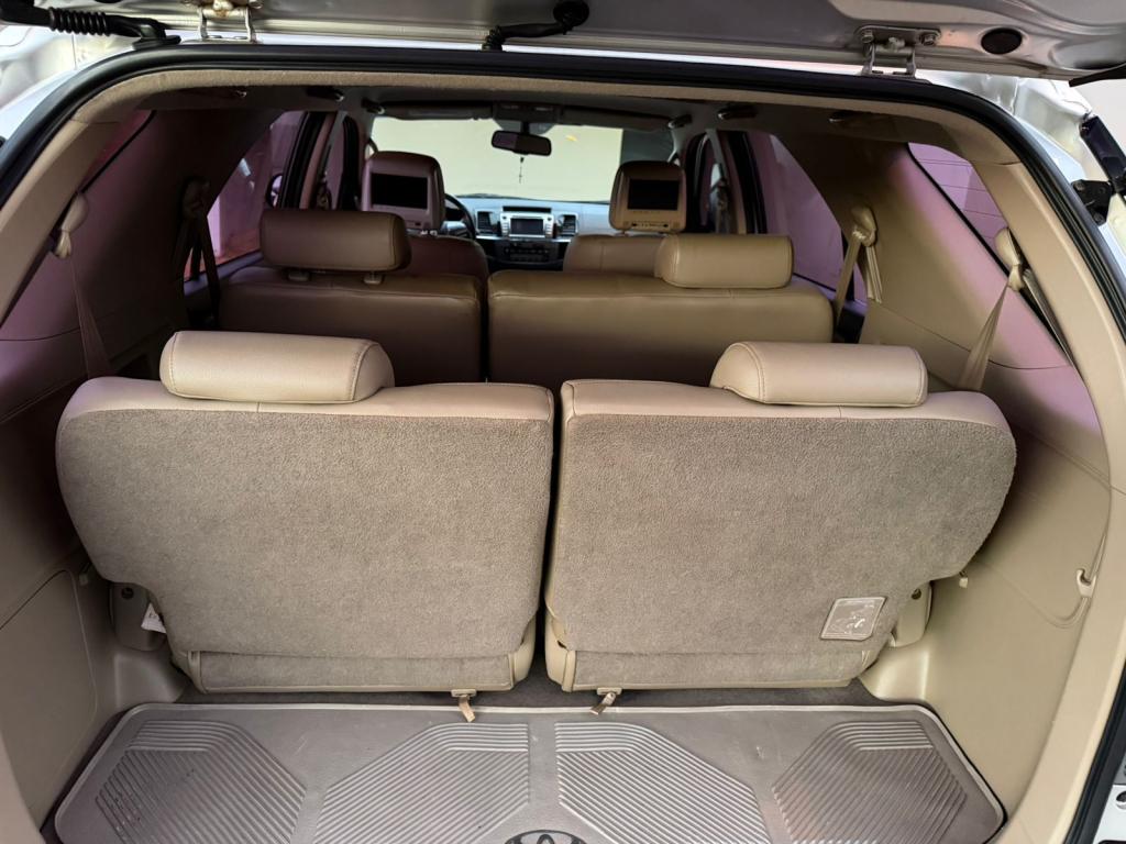 TOYOTA Hilux SW4 - Foto