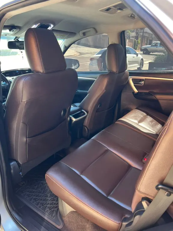 TOYOTA Hilux SW4 - Foto