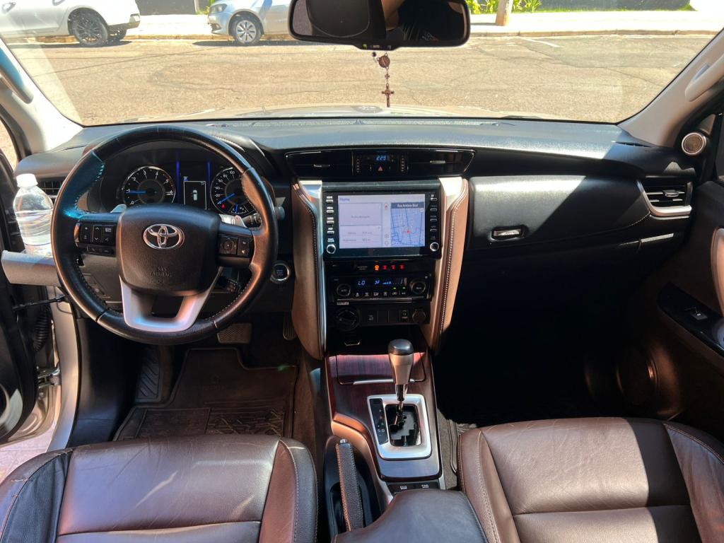 TOYOTA Hilux SW4 - Foto