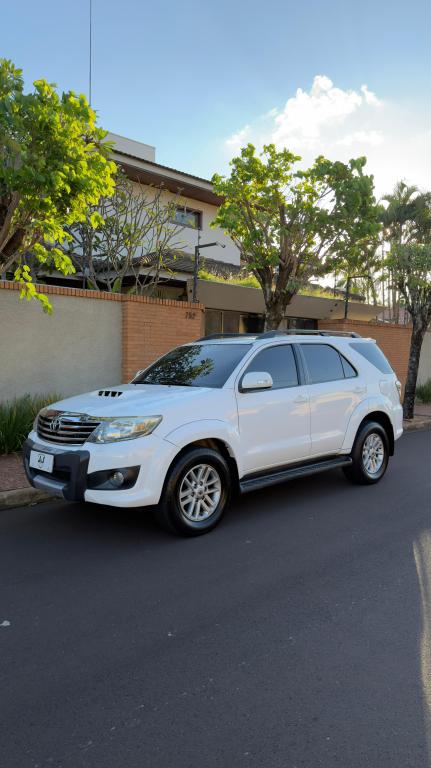 TOYOTA Hilux SW4