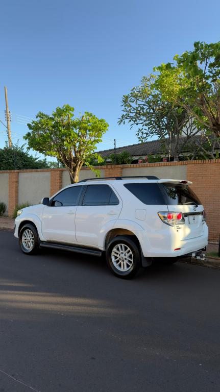 TOYOTA Hilux SW4 - Foto