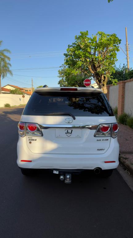 TOYOTA Hilux SW4 - Foto