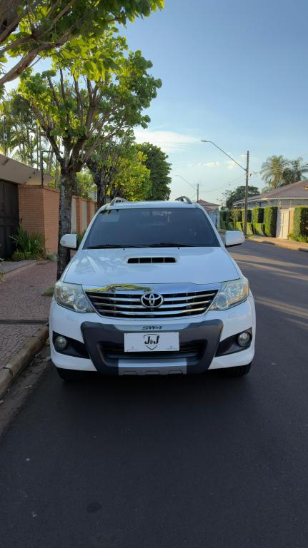 TOYOTA Hilux SW4 - Foto