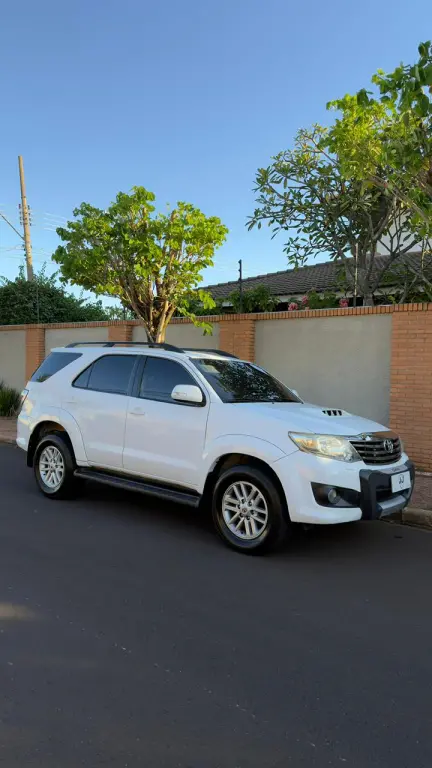 TOYOTA Hilux SW4 - Foto