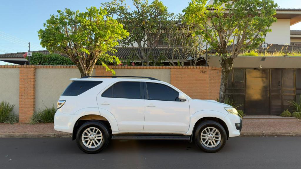 TOYOTA Hilux SW4 - Foto