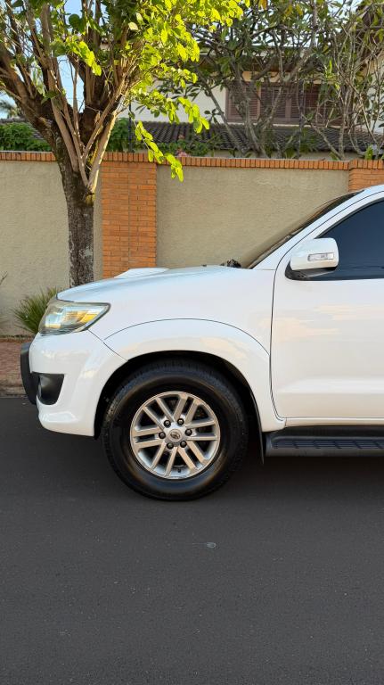 TOYOTA Hilux SW4 - Foto