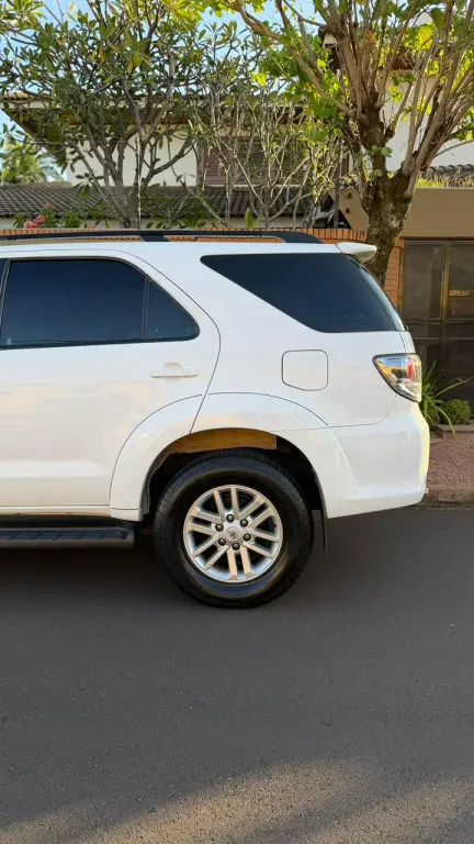 TOYOTA Hilux SW4 - Foto