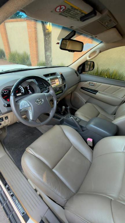 TOYOTA Hilux SW4 - Foto