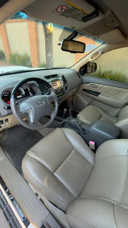 TOYOTA Hilux SW4 - Foto