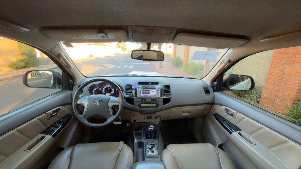 TOYOTA Hilux SW4 - Foto