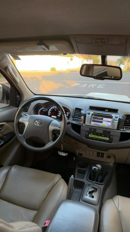 TOYOTA Hilux SW4 - Foto