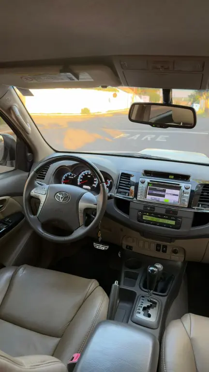 TOYOTA Hilux SW4 - Foto